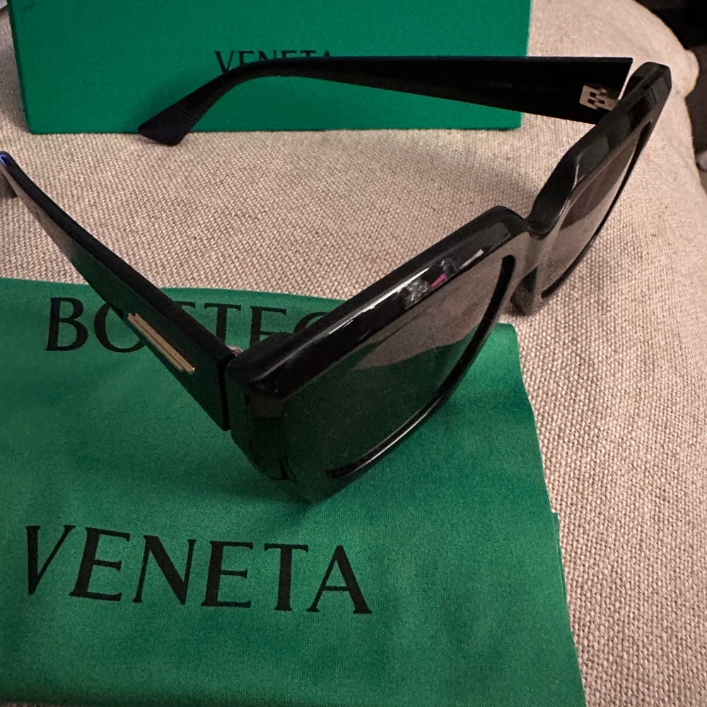 New Authentic Bottega Veneta 52MM Rectangular Sunglasses - Picture 2 of 5